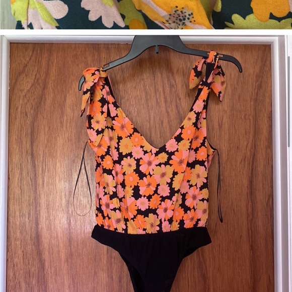 VICI Collection - KALILA FLORAL DRAPE TIE STRAP BODYSUIT - BLACK MULTI - Picture 2 of 3